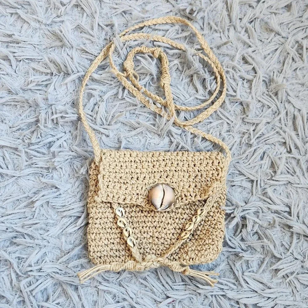 Hemp Cowrie Shell Purse - Picture 2 of 6